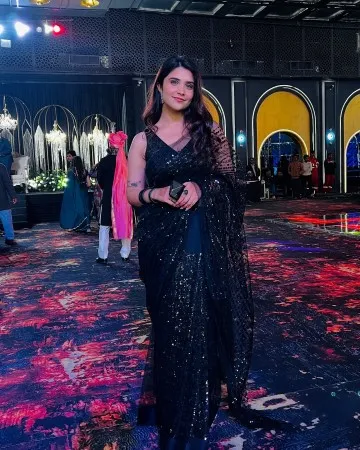 tonakshi-kalra-height-and-weight